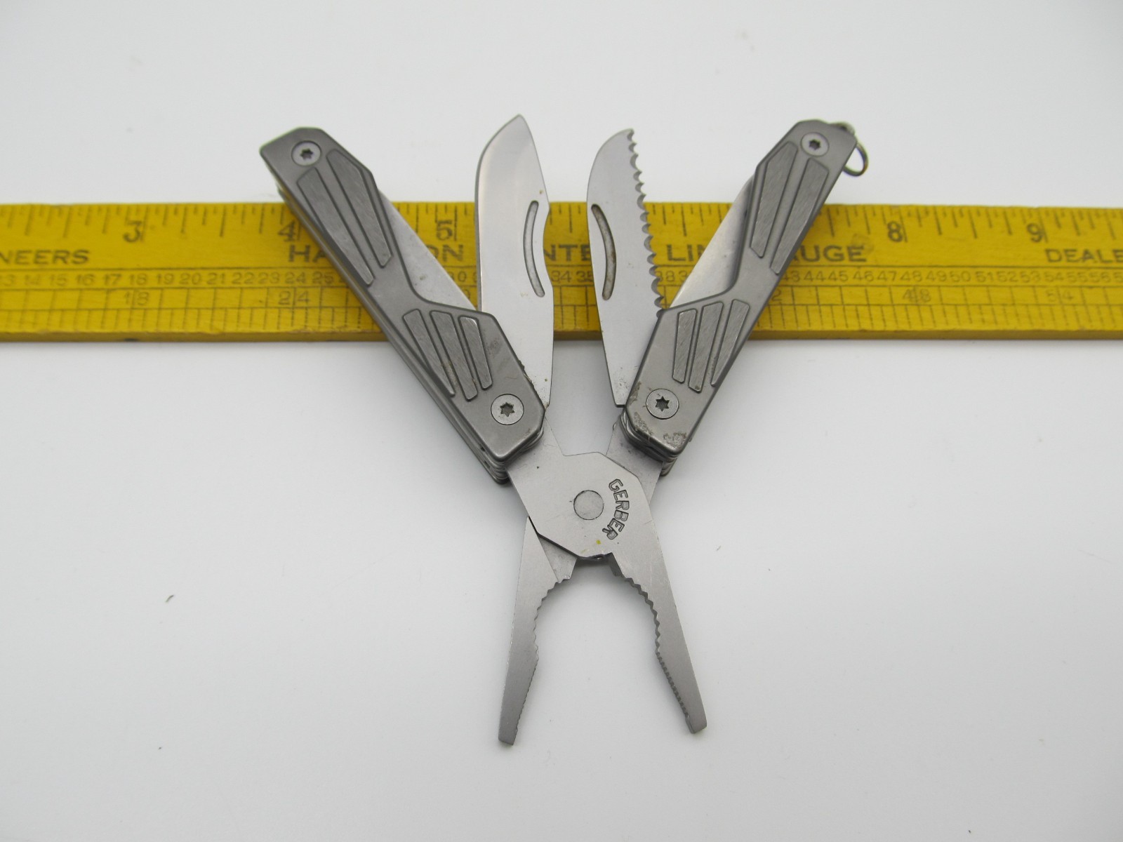Gerber Bear Grylls Compact Small Multi Tool – Key Chain.