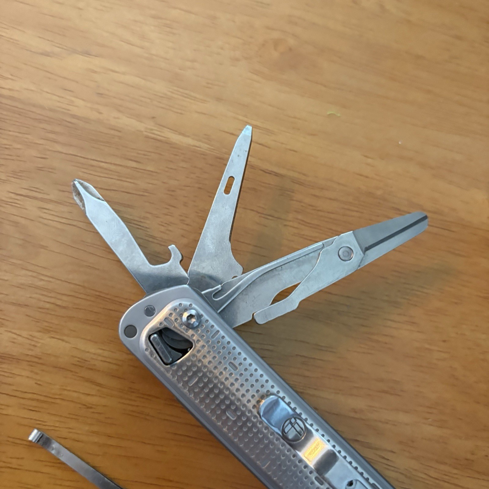 Leatherman FREE T4 Pocket Knife Multi-tool! Stainless! RETIRED!