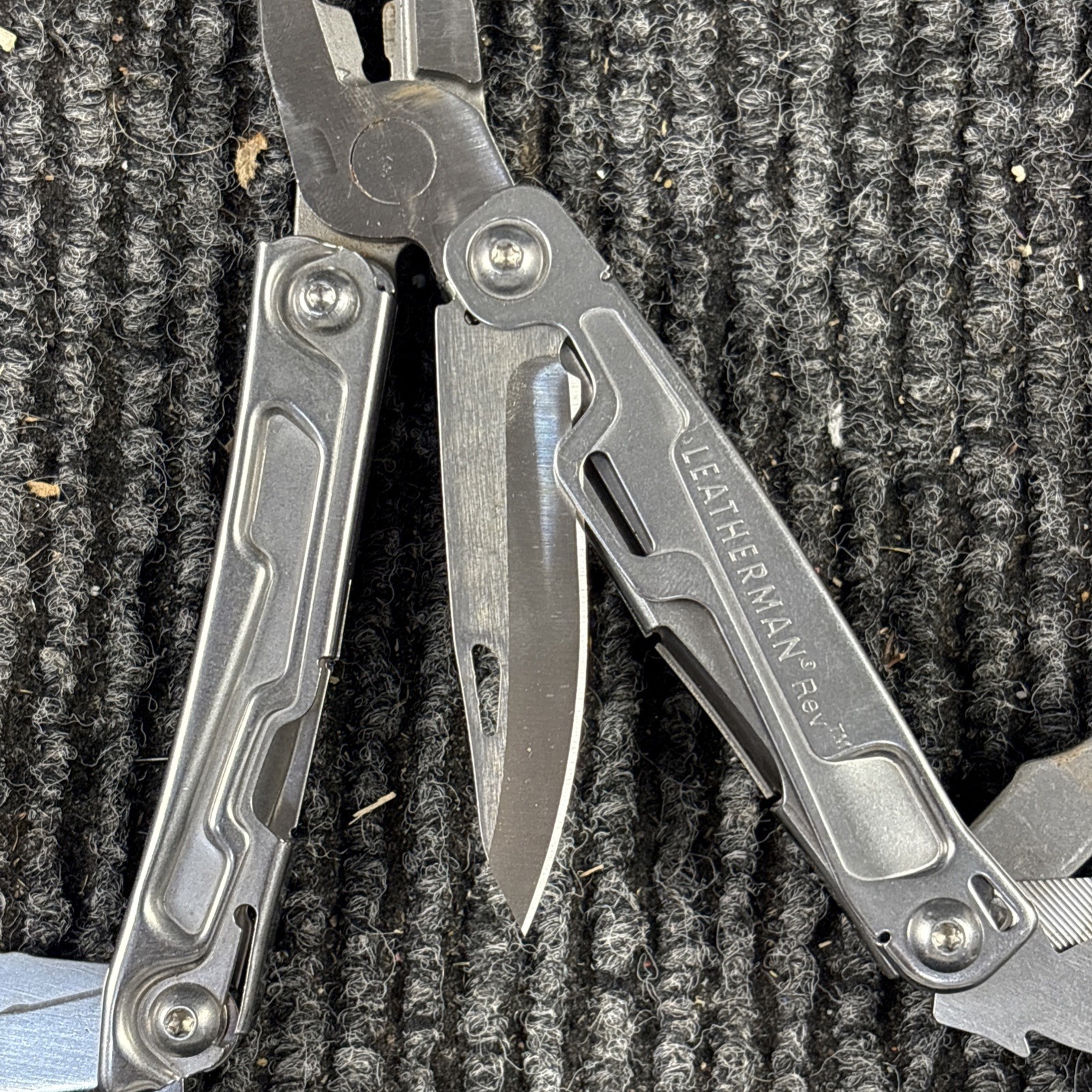Leatherman Rev 3.8″ Multi-Tool, Stainless! USED (046)
