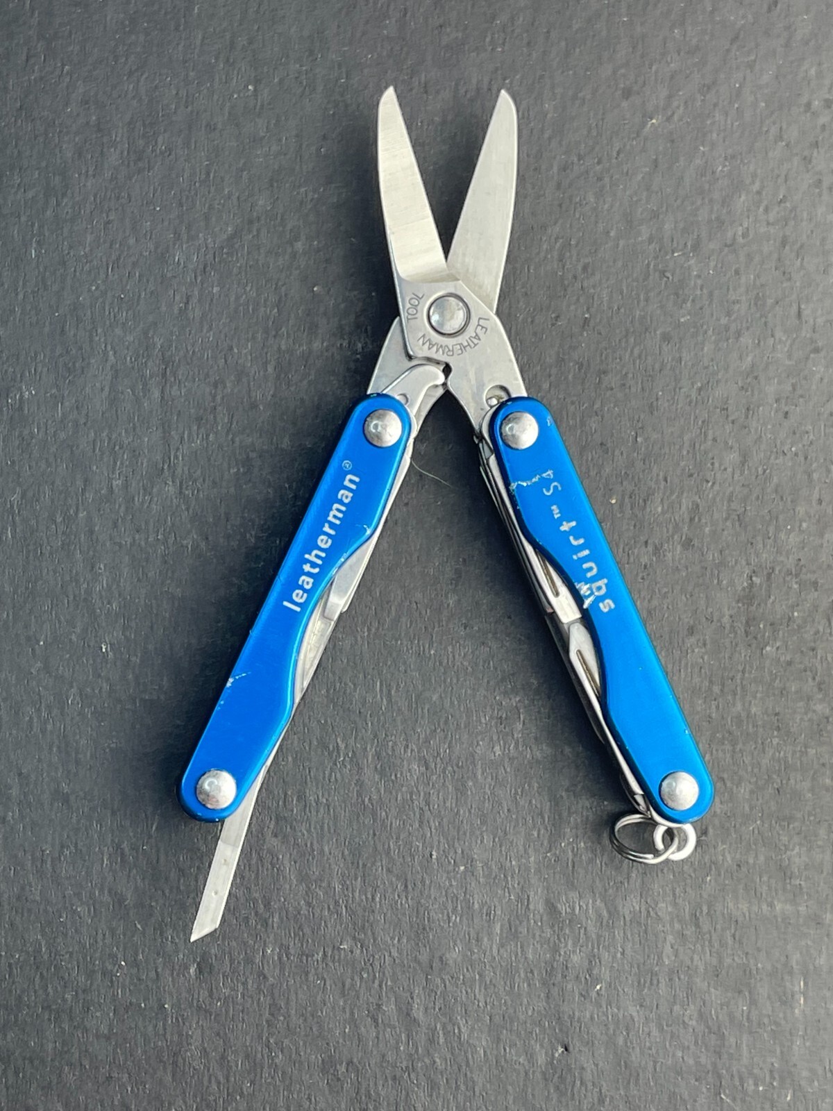 Leatherman Squirt S4 Stainless Steel Multitool Keychain – Blue