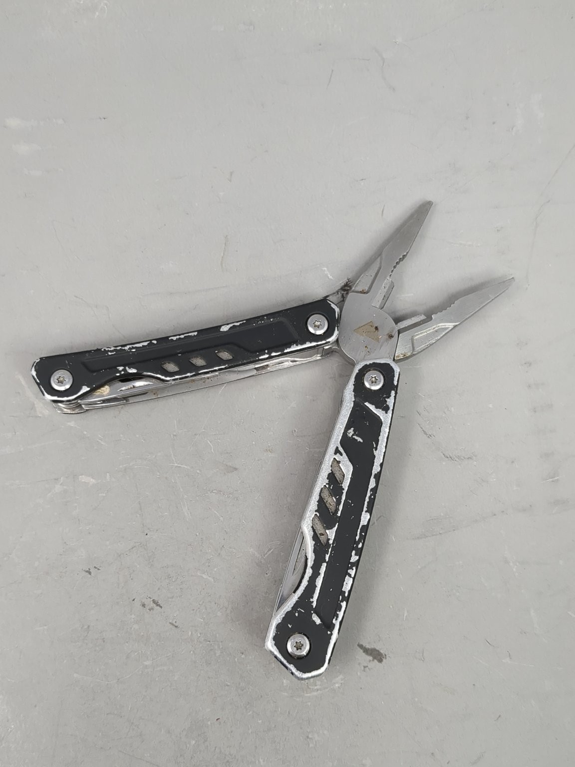 Black Weathered Multi-Tool Camping Knives & Tools with Pliers 10 Tools