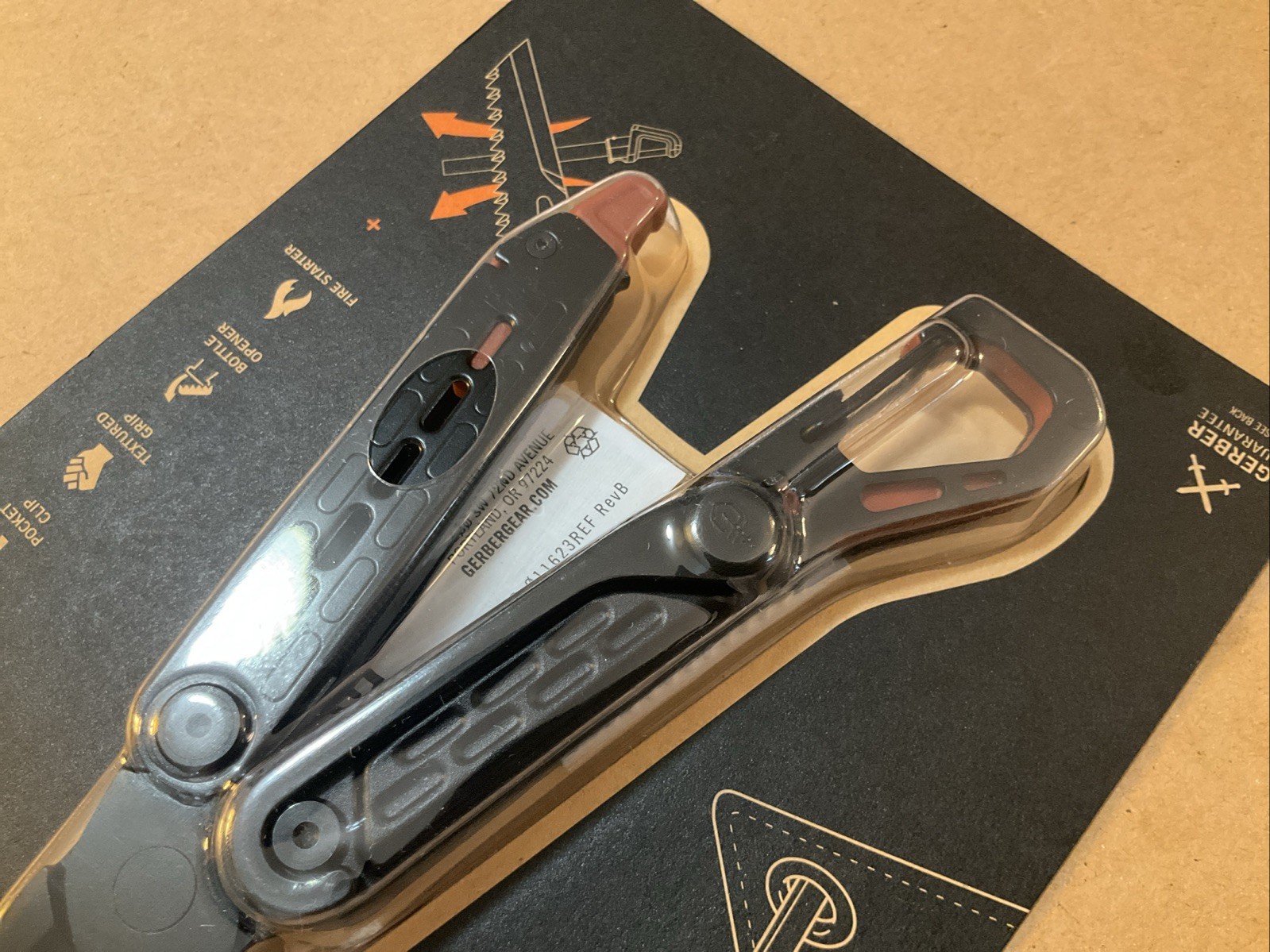 Gerber Stakeout Spark 10 Tools In 1 Pocket Clip Ferro Rod Black/Orange Color