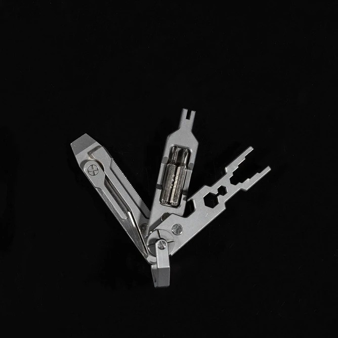 Titanium Alloy EDC Multi Tool Pry Bar Screwdriver Bottle Opener Key Ring Camping