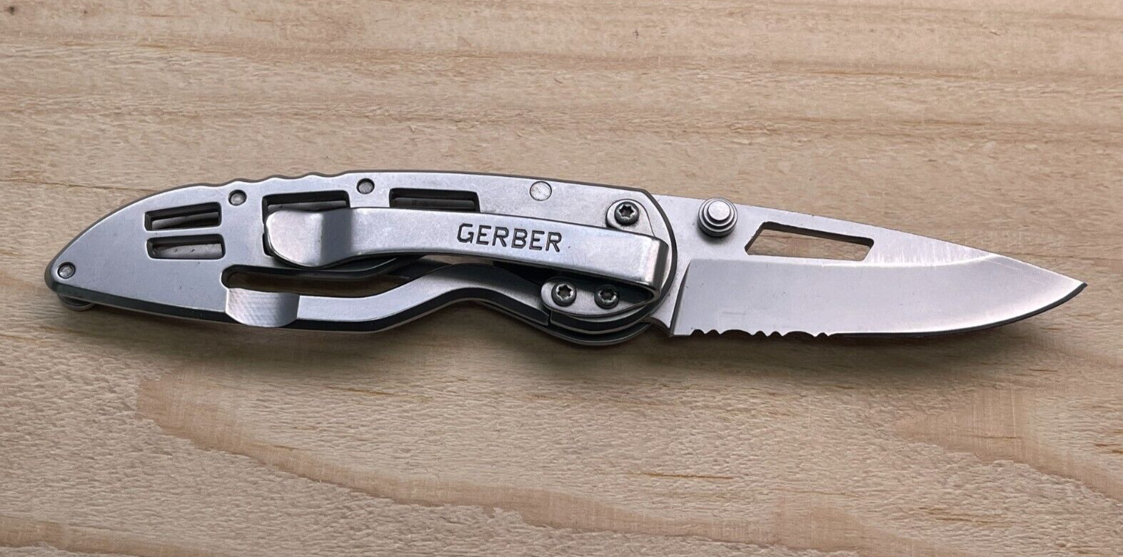 Gerber Ripstop I Folding Pocket Knife – Frame Lock, Combo Serrated Blade
