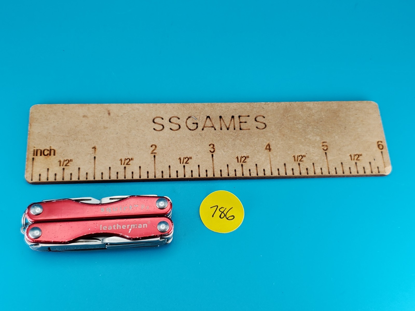 Leatherman Squirt P4 Multi-Tool, Key Ring, Retired, RED!