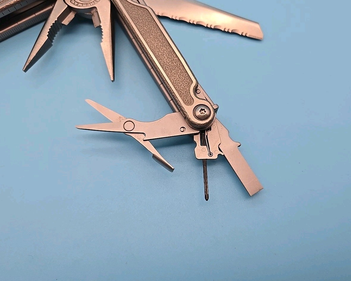 Leatherman Charge Ti Multi-Tool w/ Sheath – Dated 0205 – 154CM Blade – Retired