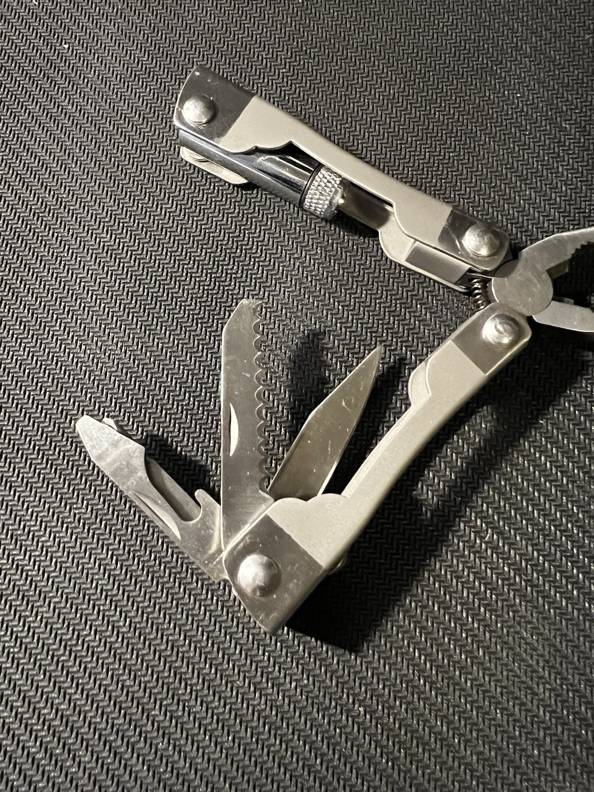 Stainless steel multi-tool Pocket Leatherman w/ Carrying Case