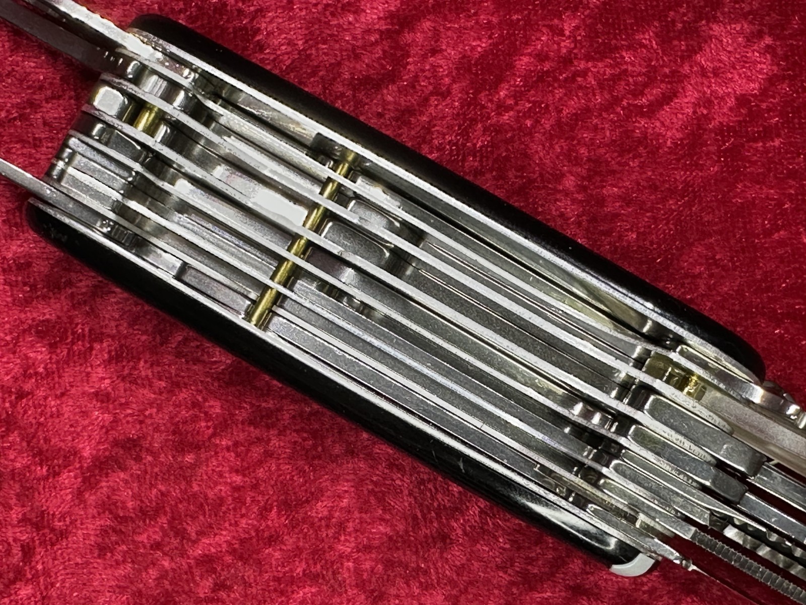 Victorinox SwissChamp Black Swiss Army Knife 91mm 22 Tool 8 Layer (689)