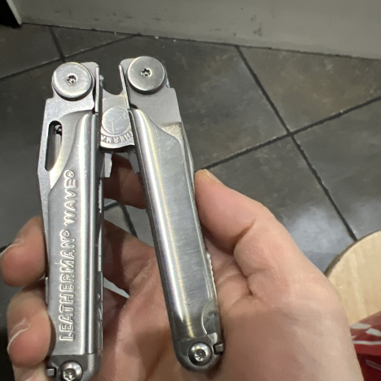 Leatherman Wave Multi-Tool Knife w/Beautiful Sheath 17 Tools