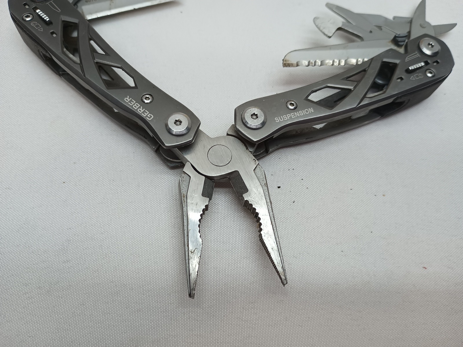 One Gerber Suspension 897011BE 8 Tools Plus Pliers