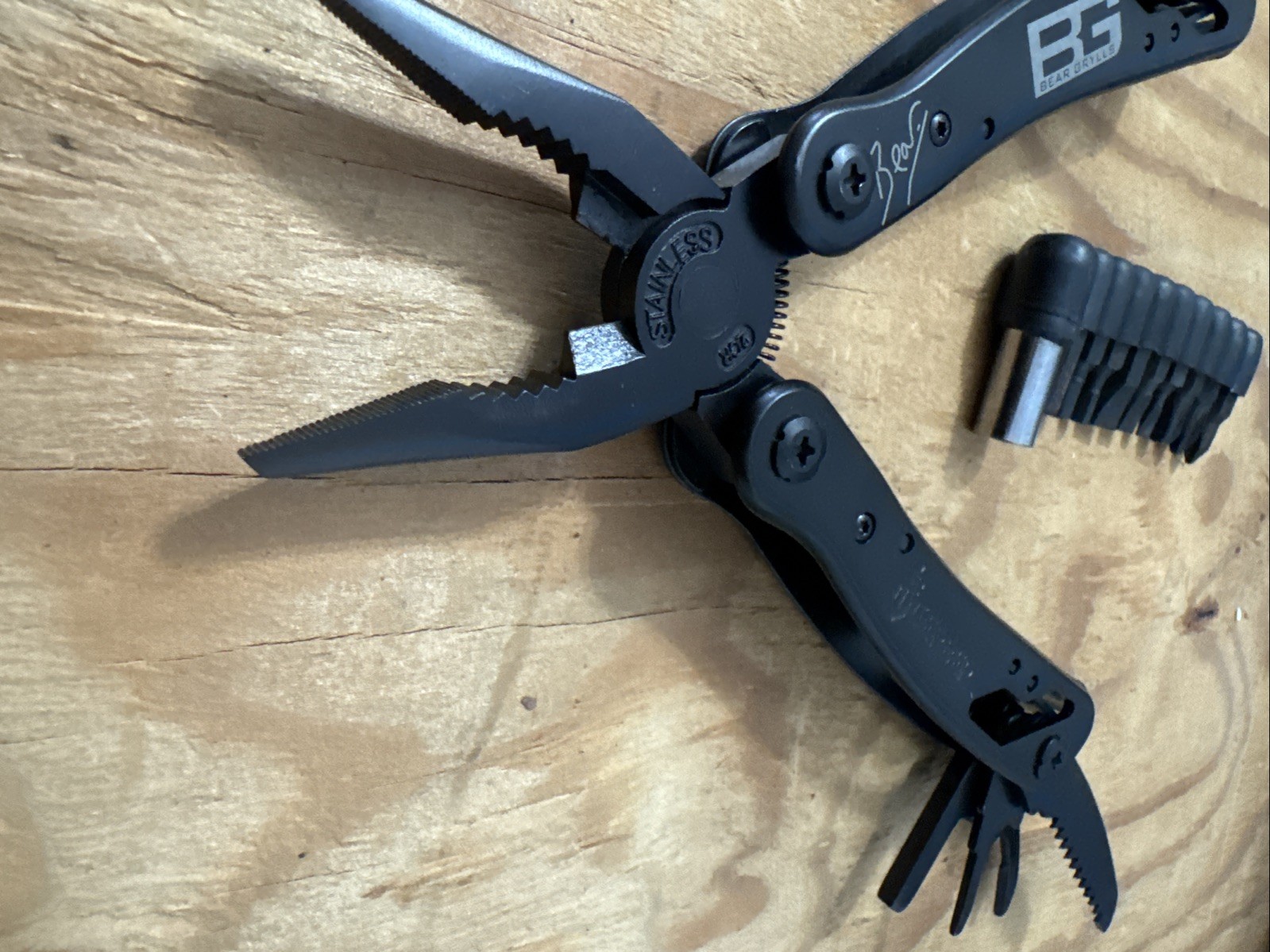 Bear Grylls Gerber Multi Tool Brand New w/ Pocket Guide