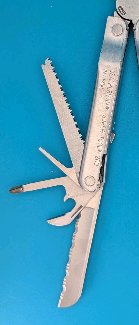 Vintage LEATHERMAN Super TOOL 200 Multi Tool! 02/04 Date Stamp! With Sheath!