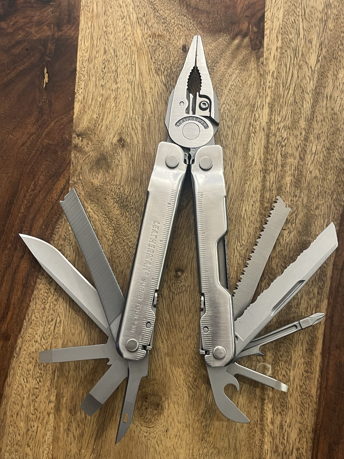 Leatherman Super Tool 300 Multitool SUPER NICE!! w/Beautiful Sheath