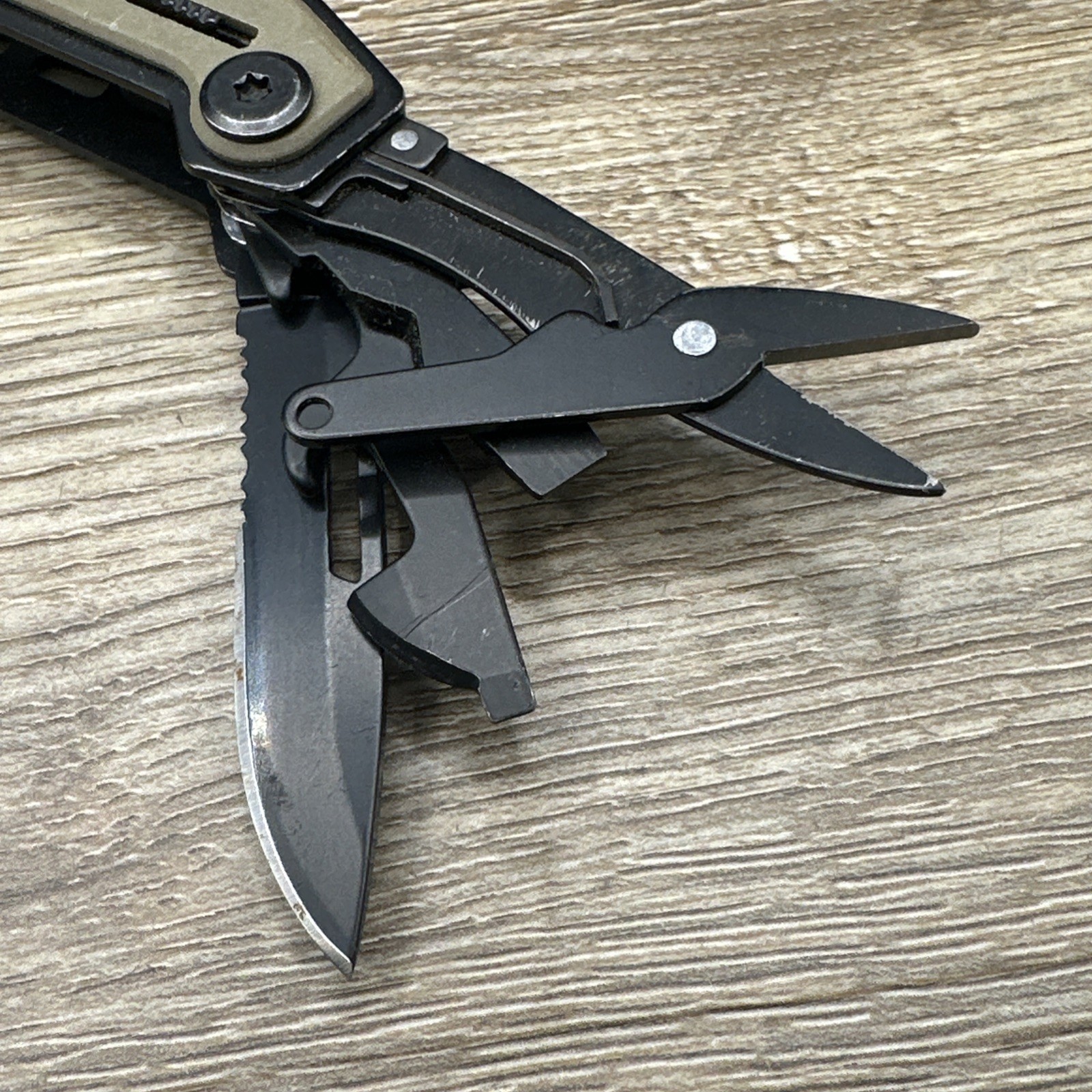 Blackhawk! Everyday Carry EDC Multi-Tool