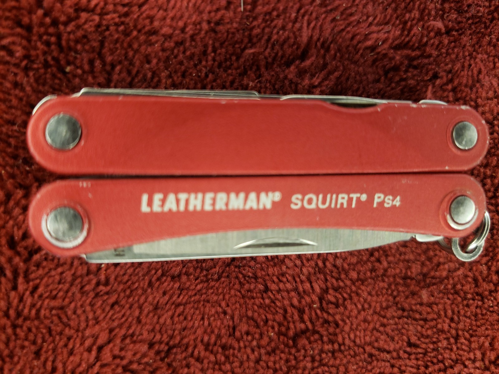 🔴 Leatherman Squirt PS4 Multi-Tool Red