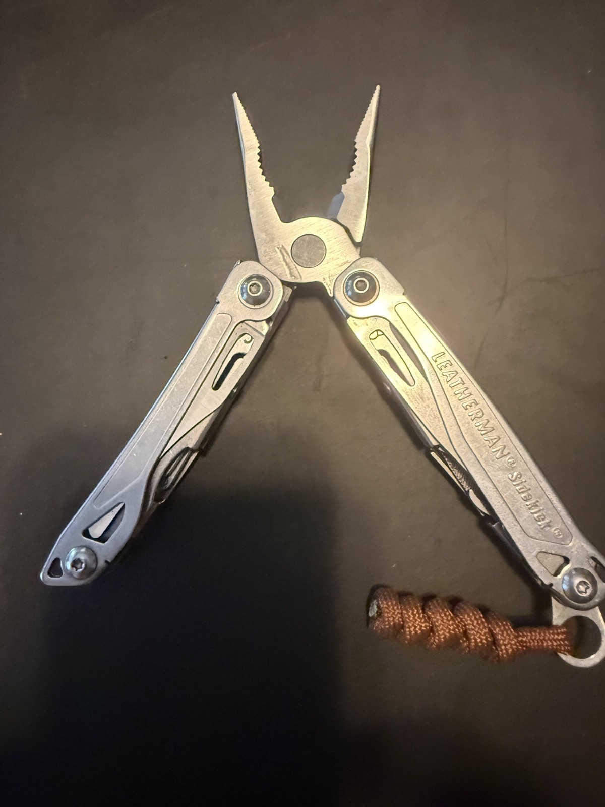leatherman sidekick multi tool. With old timer genuine leather case. Lanyard