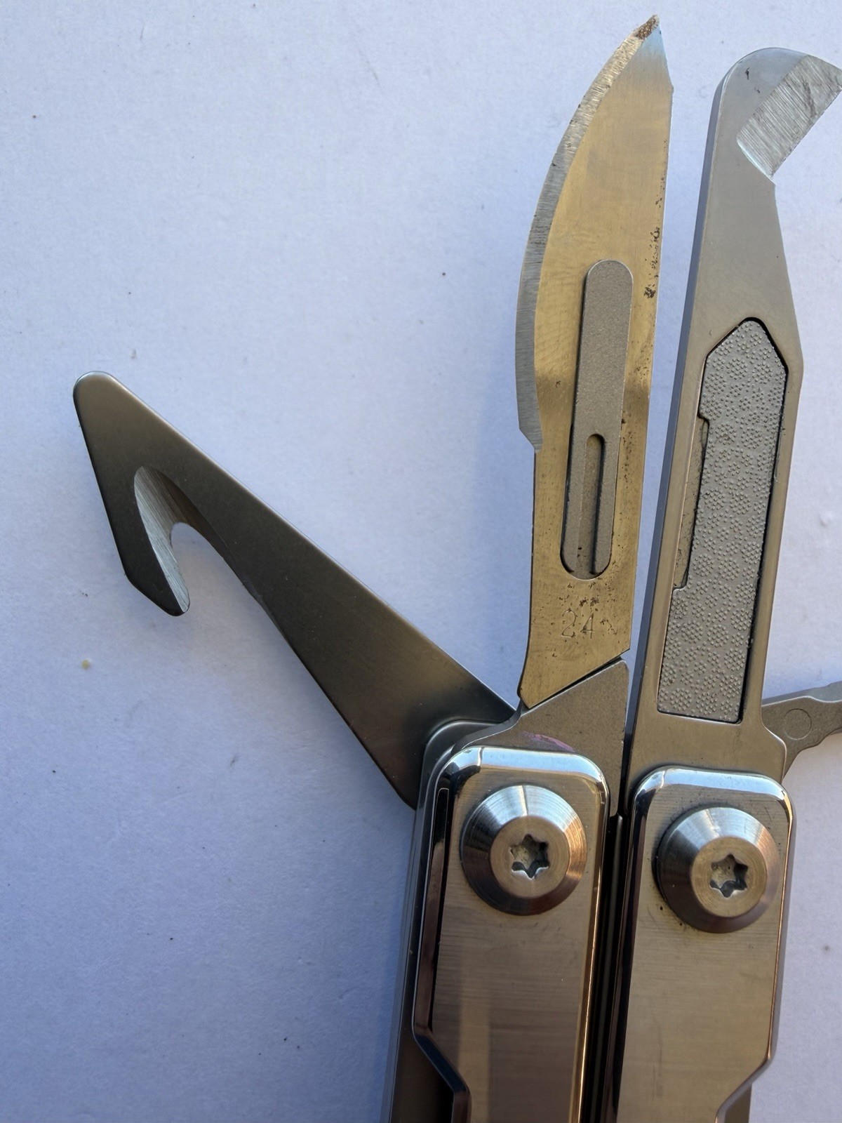 BIBURY OUTDOOR MINI MULTITOOL PLIERS W/BELT CLIP, BI2051A, EXCELLENT CONDITION!