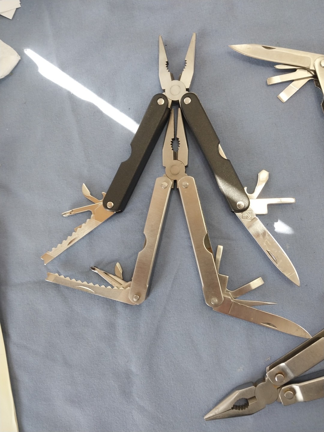 4 multi tools pliers screwdriver knife saw