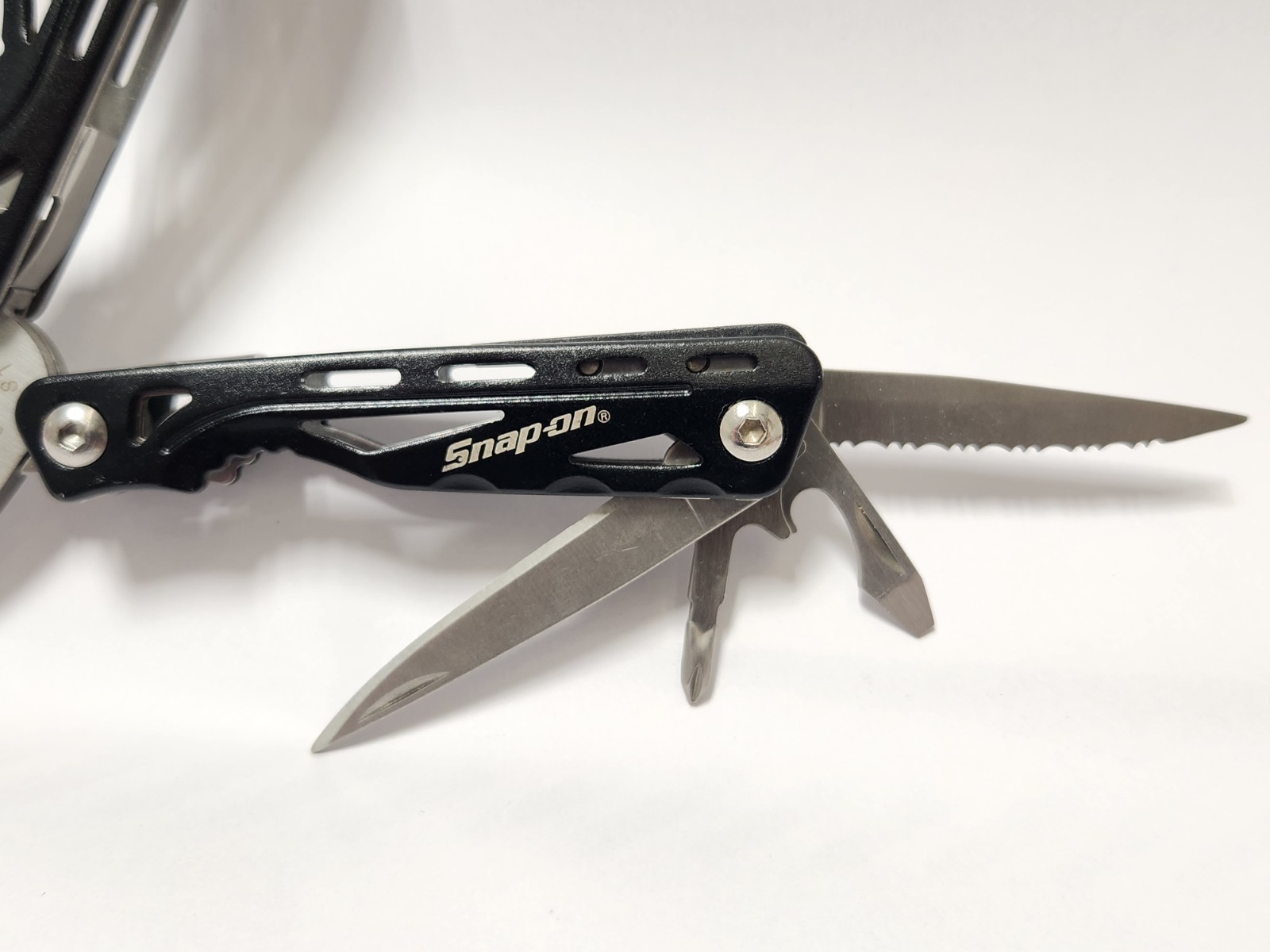Snap On 13-in-1 Pocket Multi Tool Stainless Steel Black