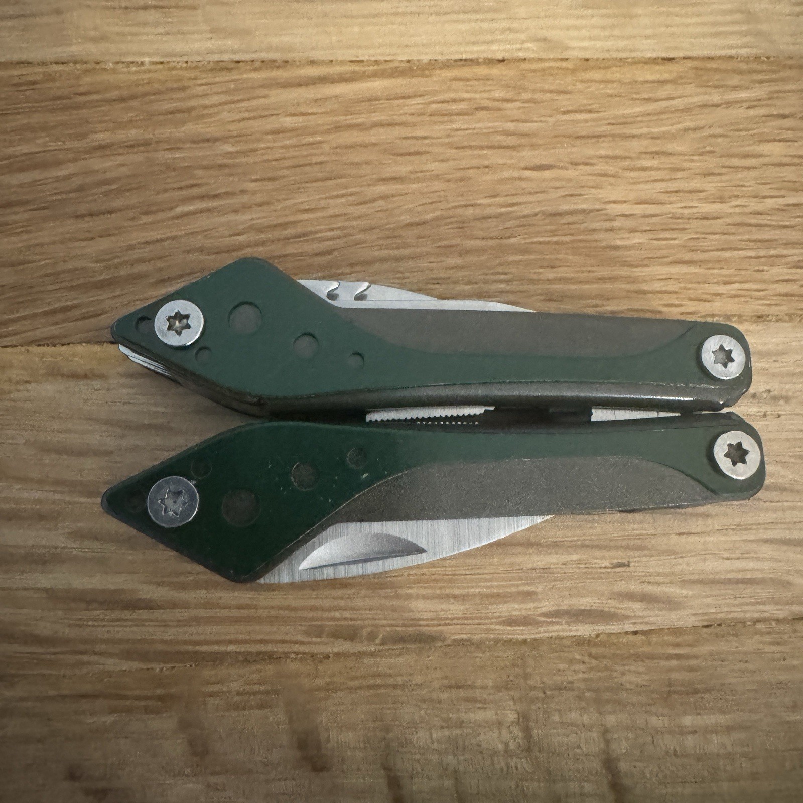 Cabela’s 7 Tool Multi-Tool with Sheath Spring Open Pliers Scissors Saw Green