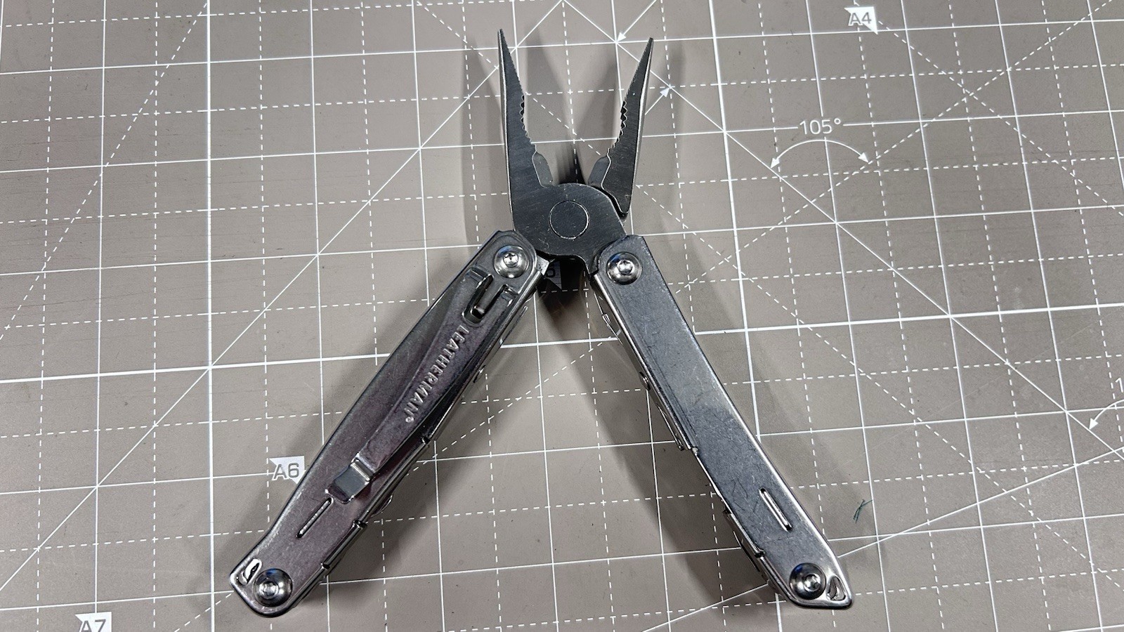 LEATHERMAN Wingman 14 in 1 Multitool W/ Spring-Action Pliers & Scissors Silver