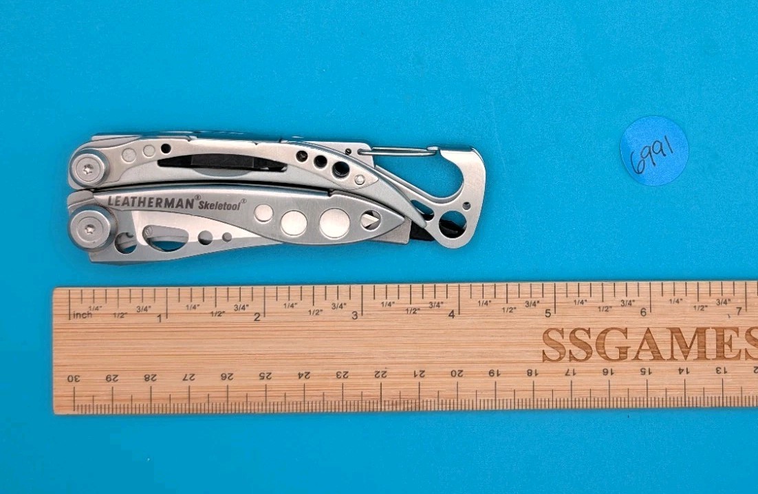 LEATHERMAN Skeletool Multi Tool – Combo Edge Blade Knife Pliers Carabiner!!!