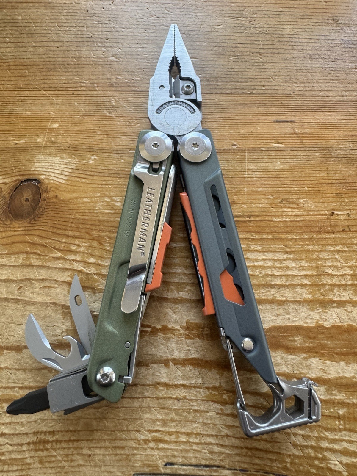 Leatherman Signal Multi-Tool Thunderscape – Excellent