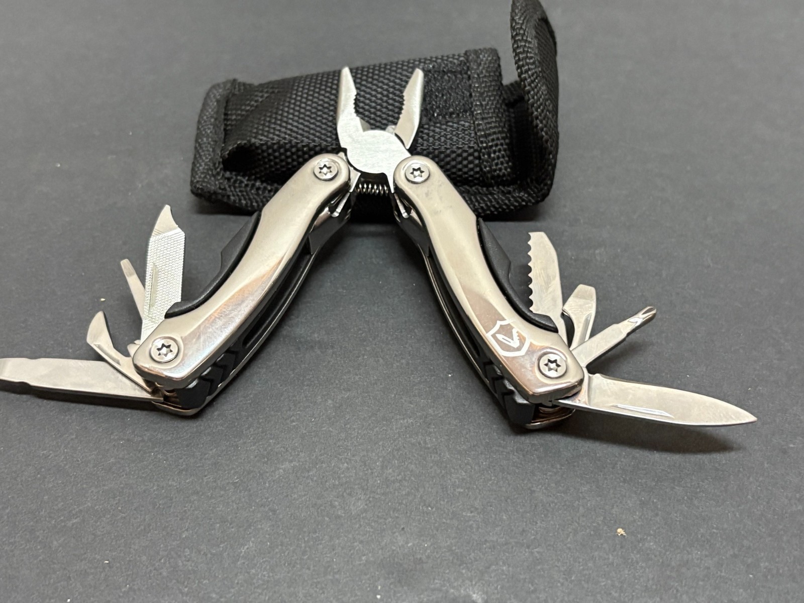 LOT of Multi-Tool and Knives, Winchester, Gerber, Frost, Tac-Force, Maxxam READ
