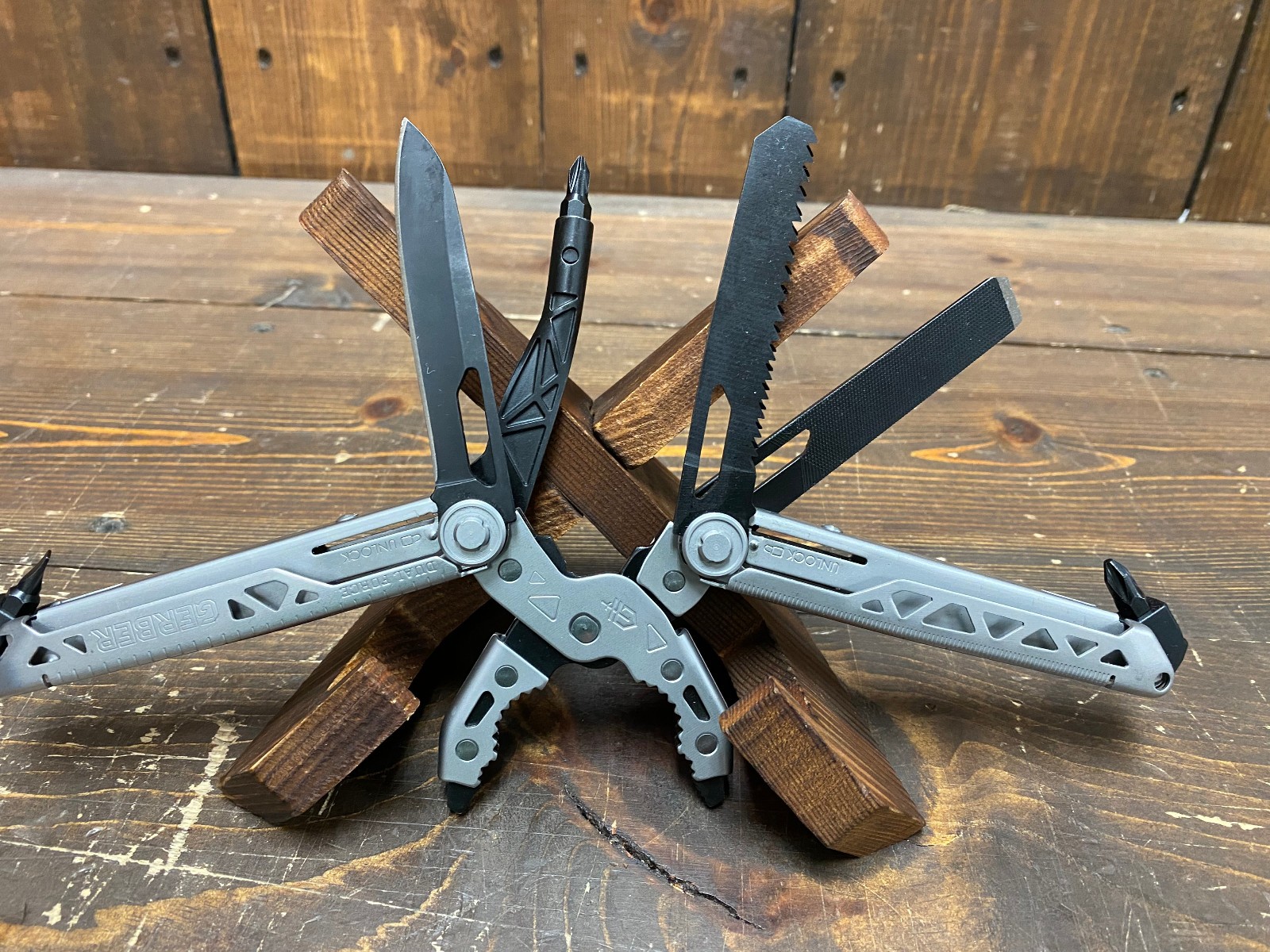 Gerber Dual Force Multi-Tool | 12 tools | 12oz | Stainless | 3.25″ Blade | Lock