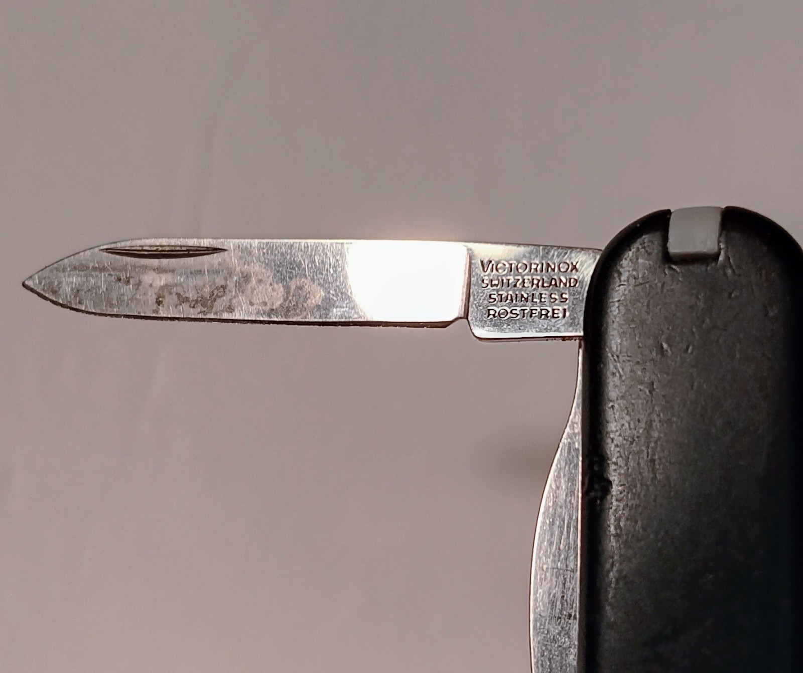 Victorinox Classic SD 8-Tool Multi-Tool Black Country Logo Scissors Lanyard