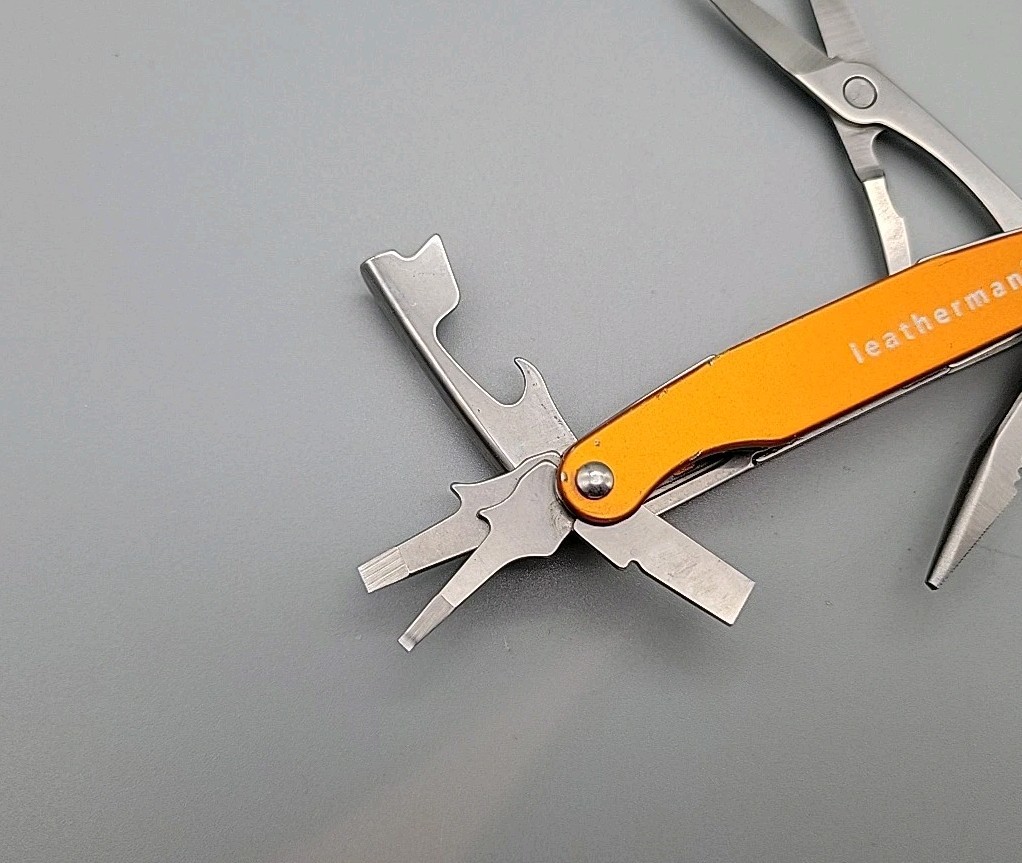 Leatherman JUICE S2 Multi-Tool dated 0407 – Orange – Knife, Pliers – Retired
