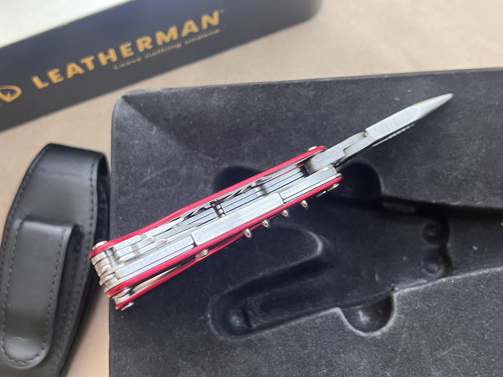 Leatherman Juice C2 – Inferno Red – New Old Stock – Collectibles, Retired.