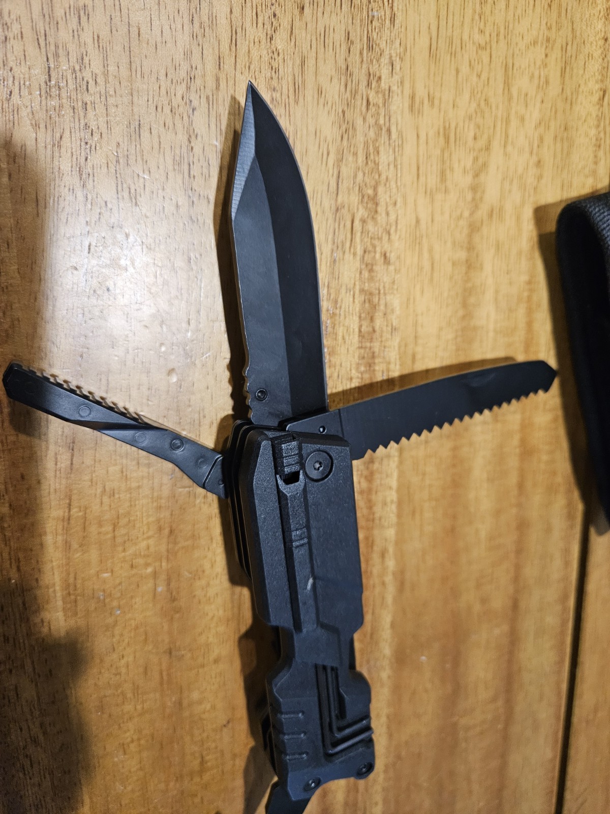 Gravitus 17 In 1 Multi Tool Knife with Carry Case New Great for camping/ hunting