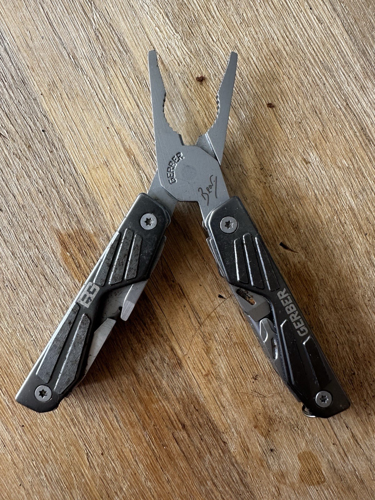 Gerber BG Bear Grylls Compact Multi-Tool Pliers Knife Saw Scissors Keychain