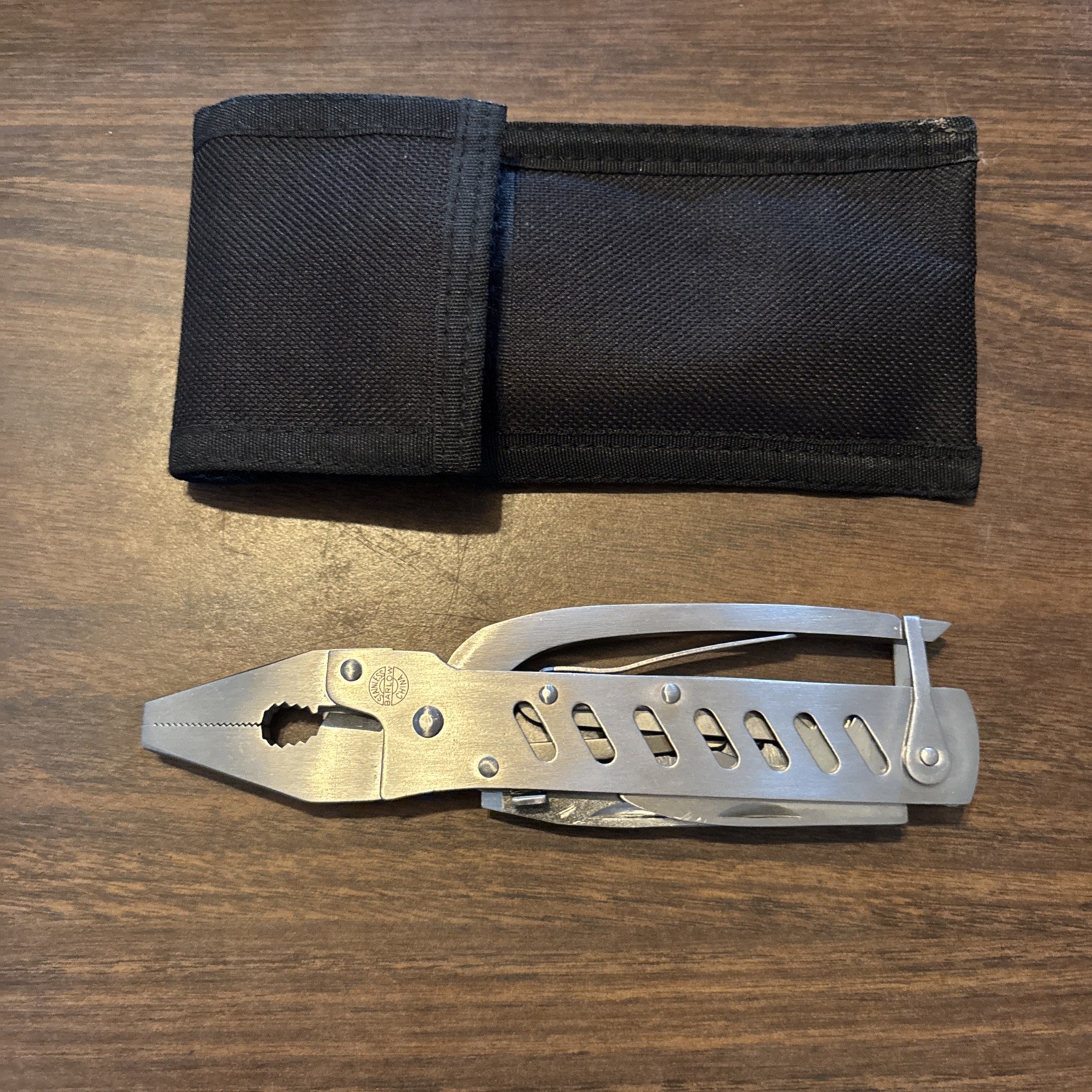 Barlow Stainless Steel Plier/ Knife Multi Tool With Nylon Case