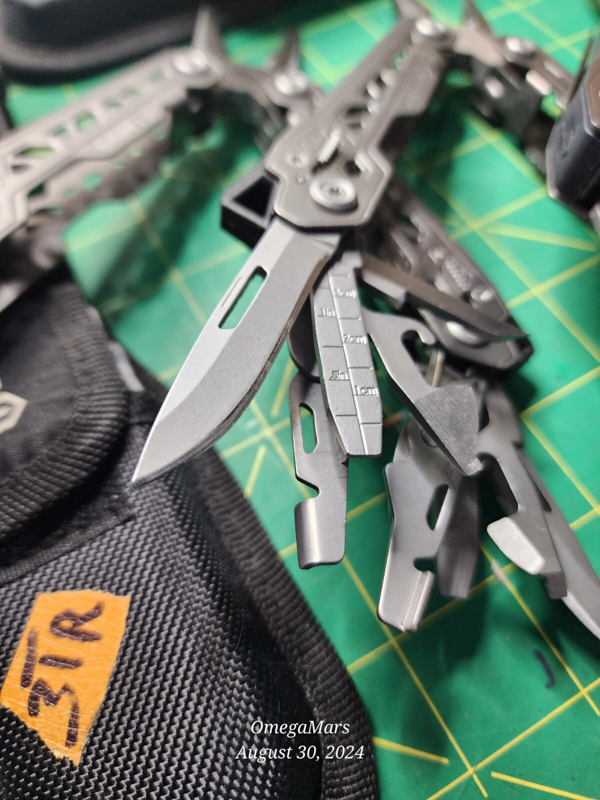 Gerber Truss 17-in-1 Multi Tool Random selection of x1(ONE) per order NO Sheath!