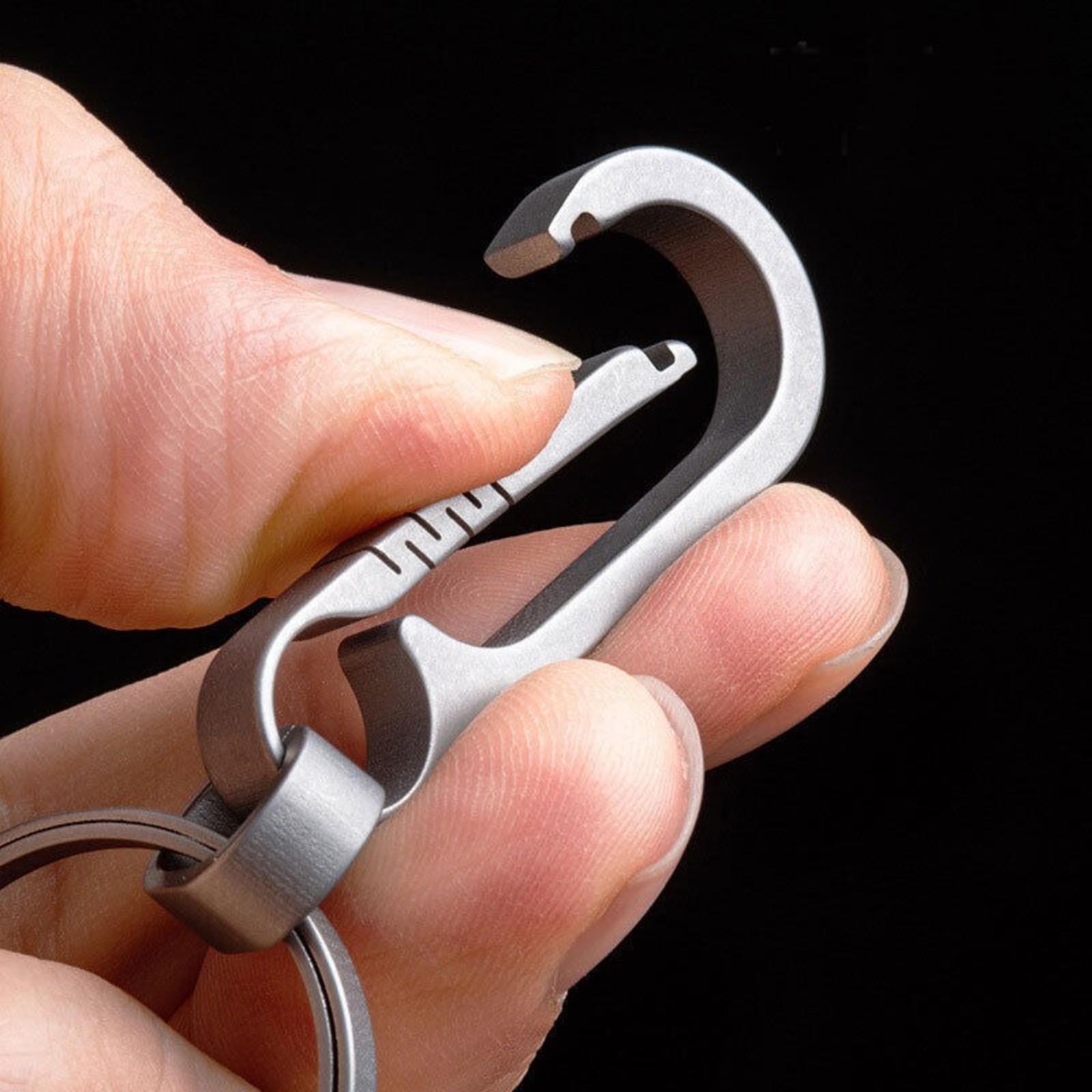 1PC Titanium Alloy Keychain Carabiner Backpack Hanging Buckle Outdoor EDC Tool
