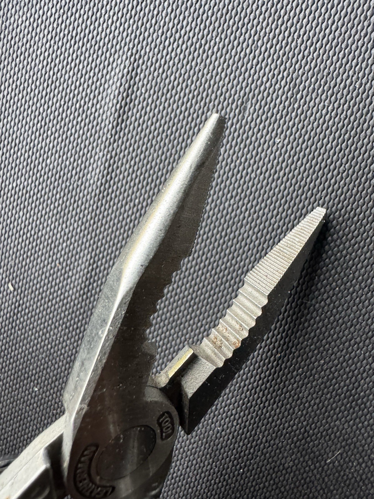 Leatherman Juice C2 Multi-Tool – Some Wear, Good Condition, Needs Cleaning