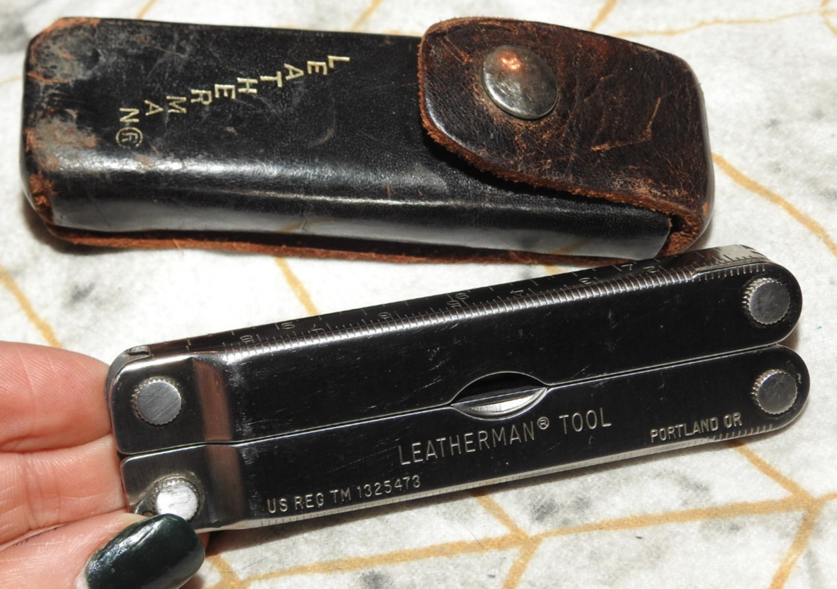 vtg 90’s USA Leatherman Tool Multitool With Leather Sheath (1 broken)