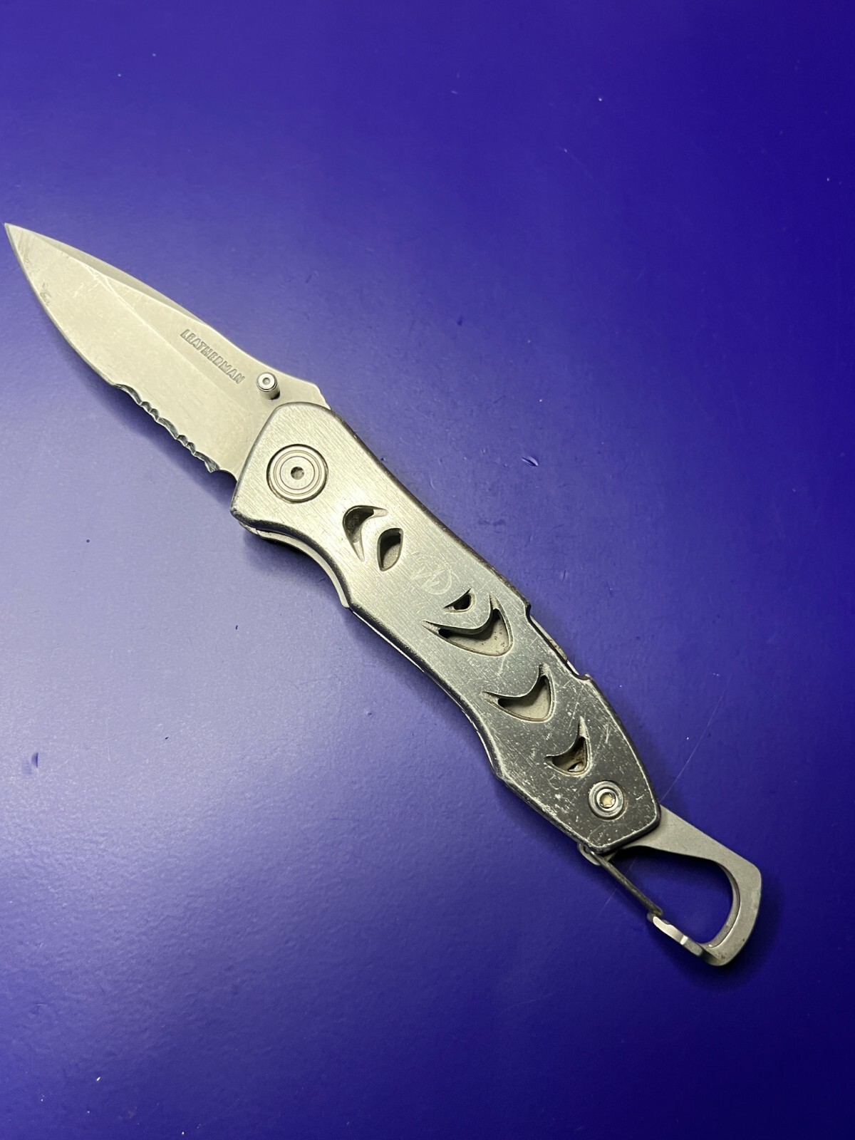 Leatherman C303 Folding Pocket Knife With Carabiner Clip