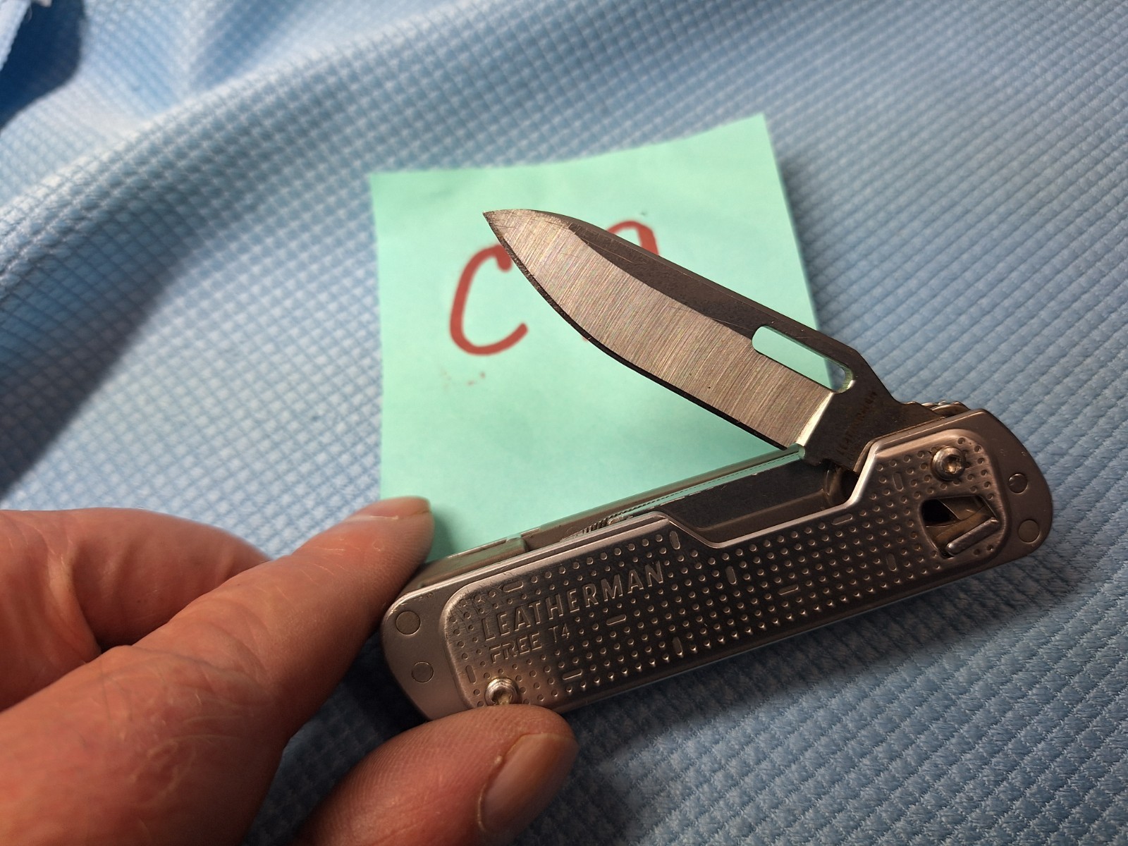1 Leatherman FREE T4 Multi Tool FISHING NEW OTHER LOC C19