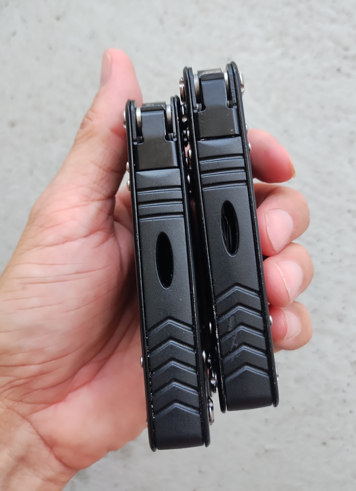 SMITH & WESSON S&W 16 FUNCTION MULTI-TOOL BLACK, EXCELLENT CONDITION, LOT OF 2