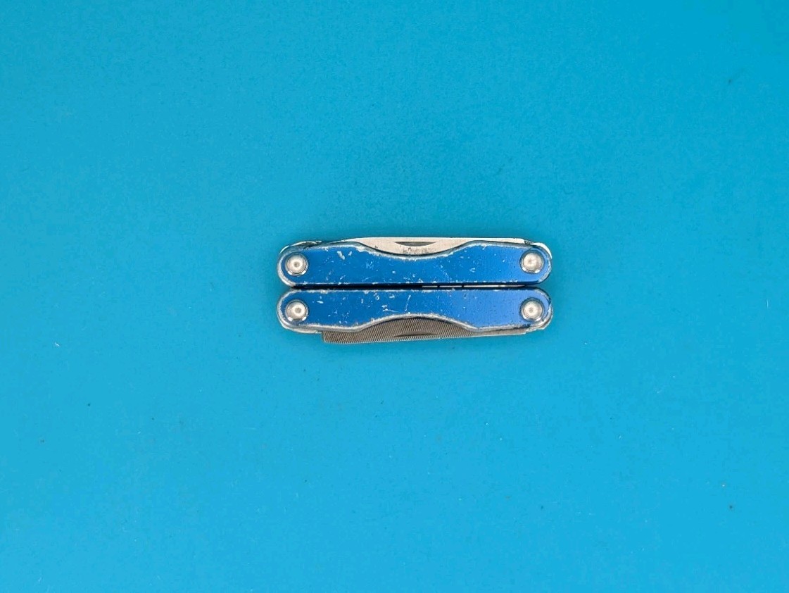 Leatherman Squirt P4 Multi-Tool, Key Ring, Retired, BLUE! USED