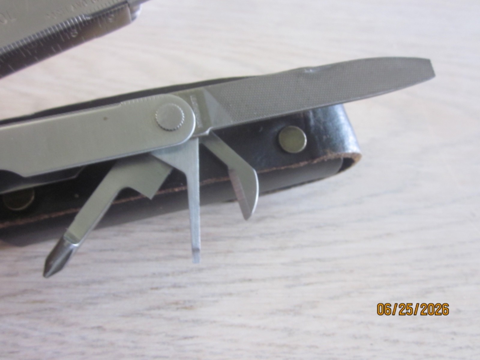 VTG ORIG. LEATHERMAN DATED 03-1995 MULTI PLIERS TOOL W/BROWN CASE “LOOKS UNUSED”