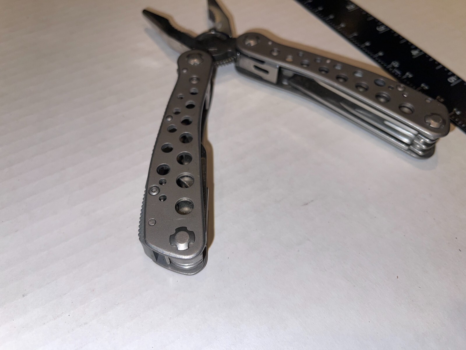 MILITARY Multi Tool Kit Pliers Pocket Knife Folding Screwdriver Multi-functional