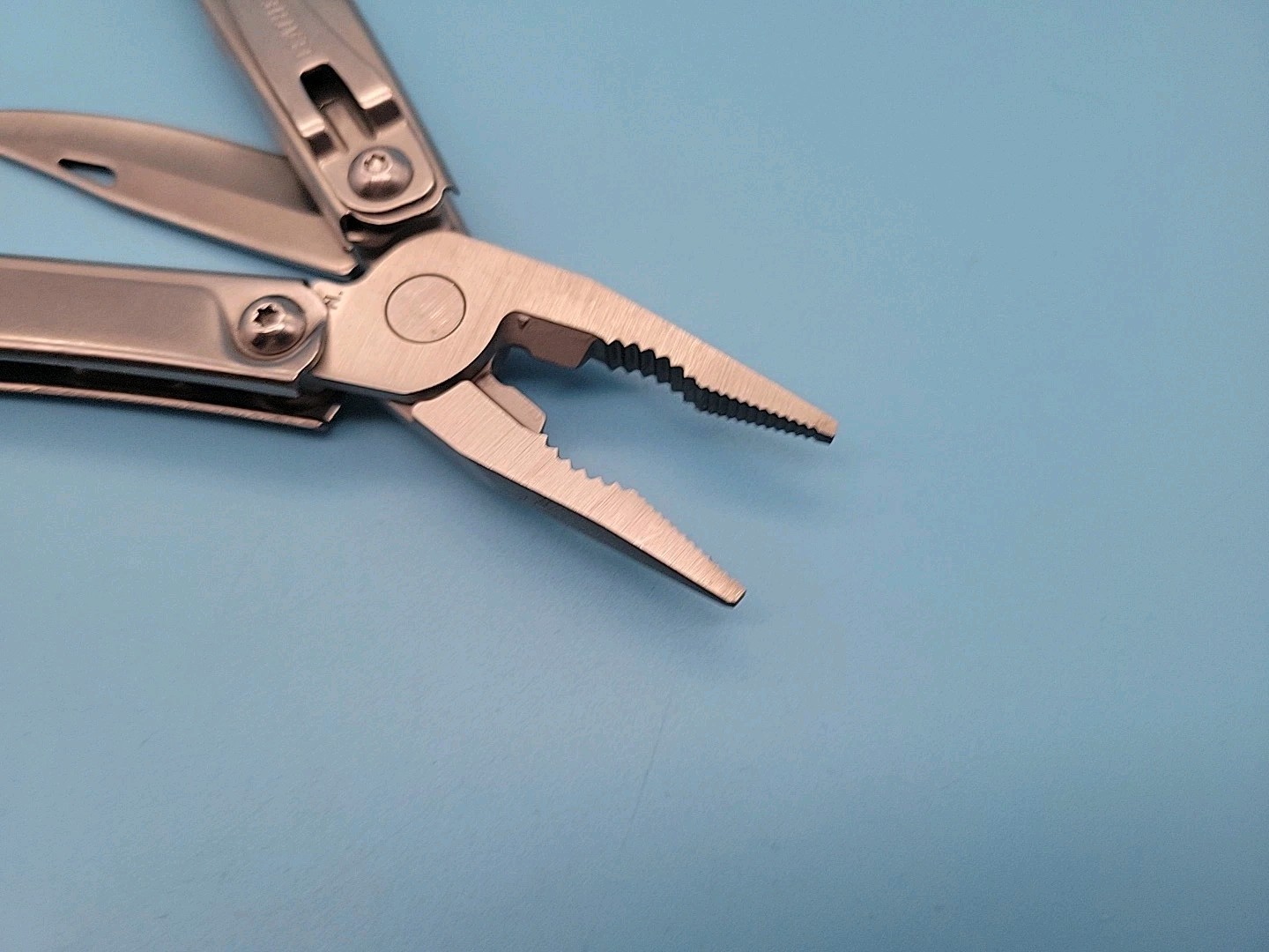 Leatherman Rev Multi-Tool – Pliers, Knife, Screwdrivers, Can Opener, File
