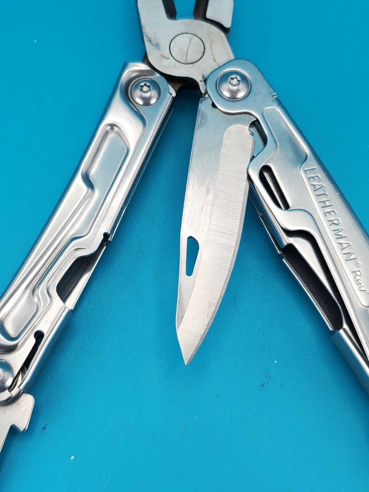 Leatherman Rev 3.8″ Multi-Tool, Stainless! *SOME RUST ON ITEM*