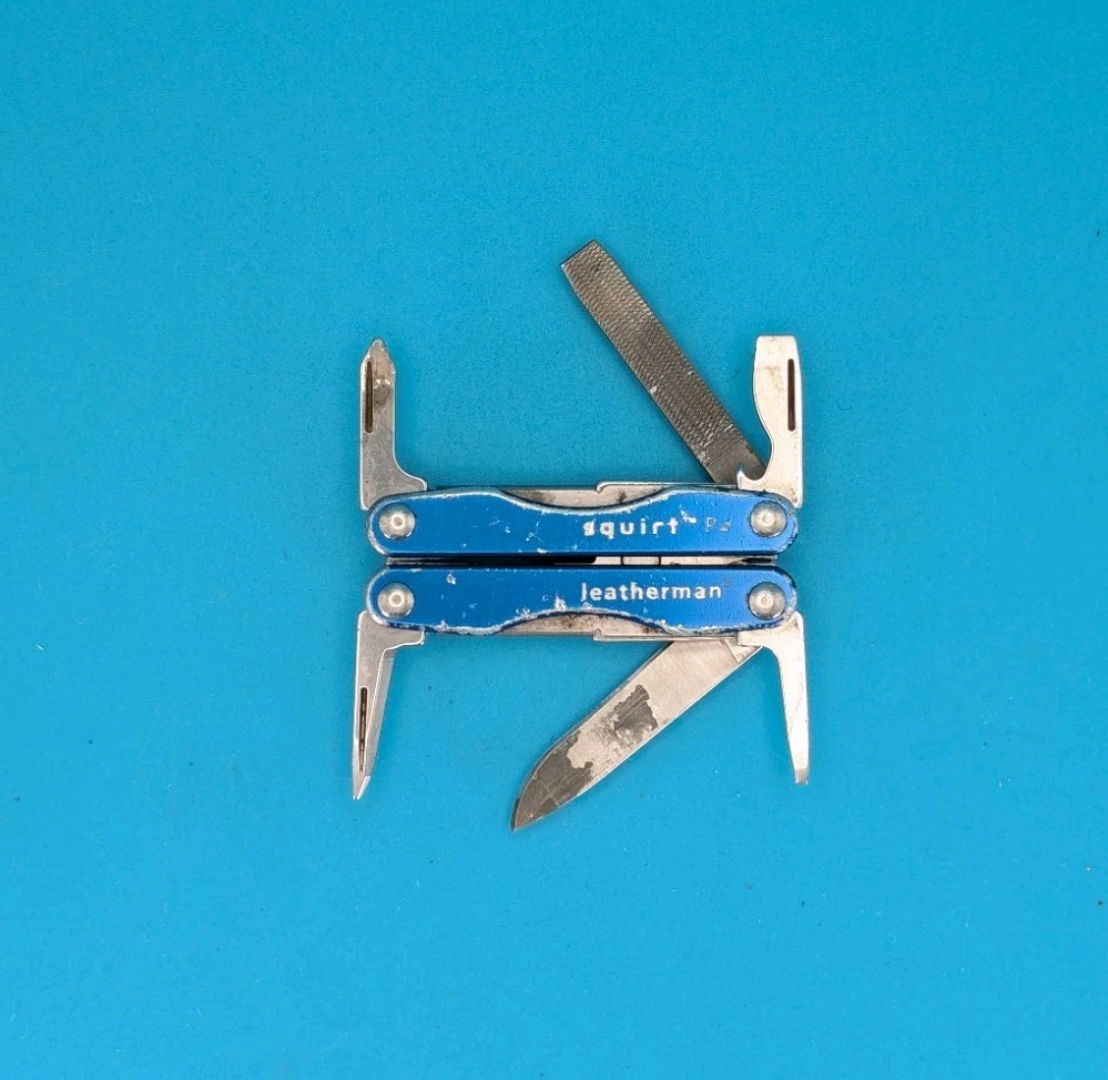 Leatherman Squirt P4 Multi-Tool, Key Ring, Retired, BLUE! USED