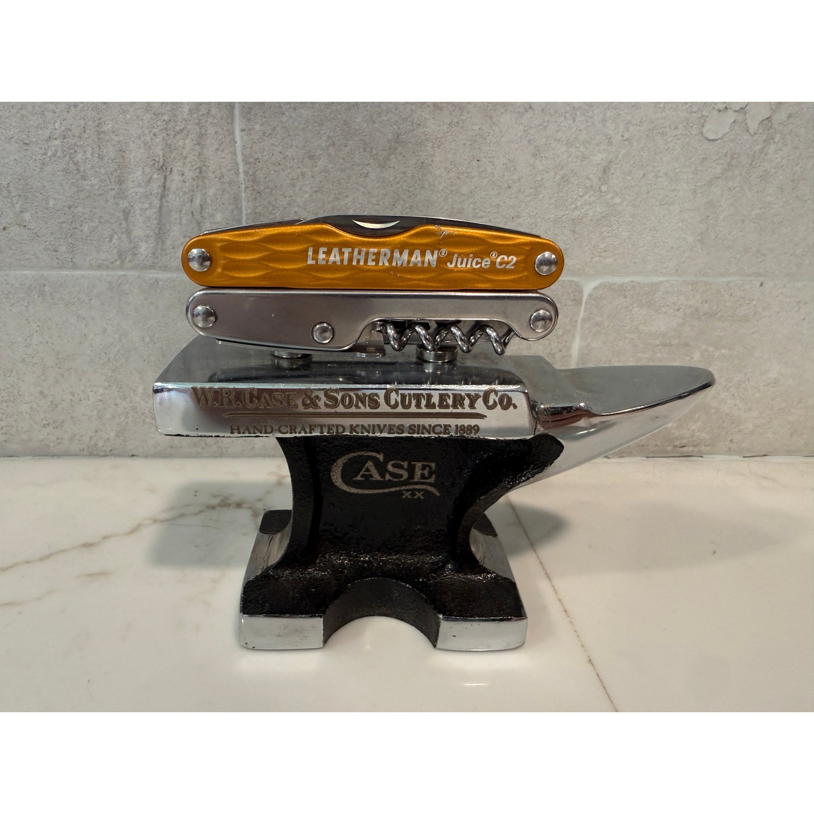 Leatherman Juice C2 Multi-Tool Sunrise Yellow Pocket Knife Corkscrew Pliers READ