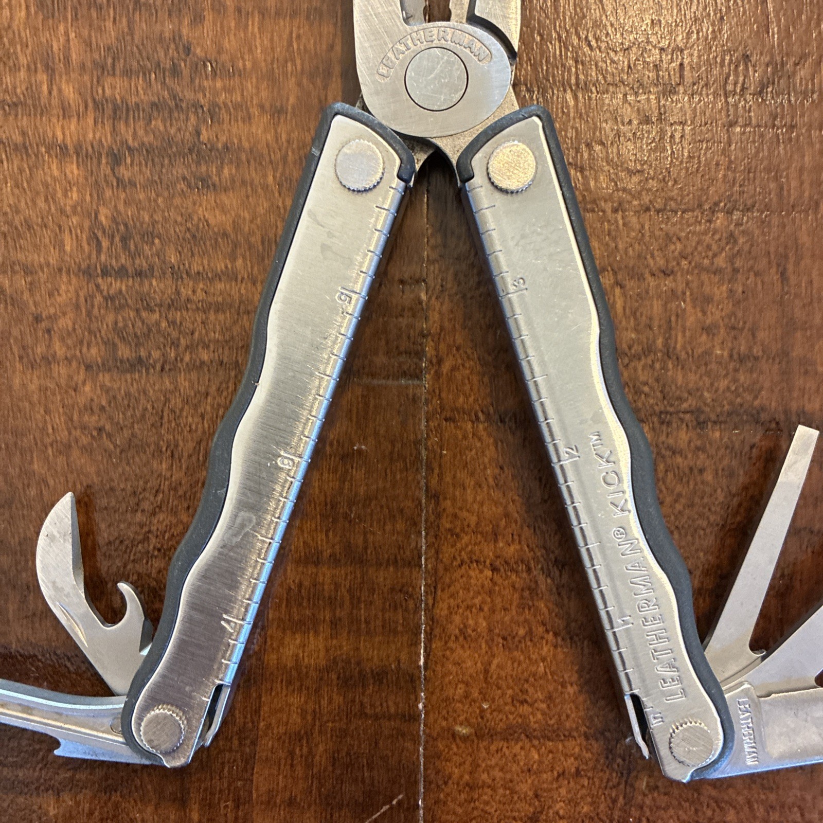 Leatherman Kick Date Code 02/06 – Very Good